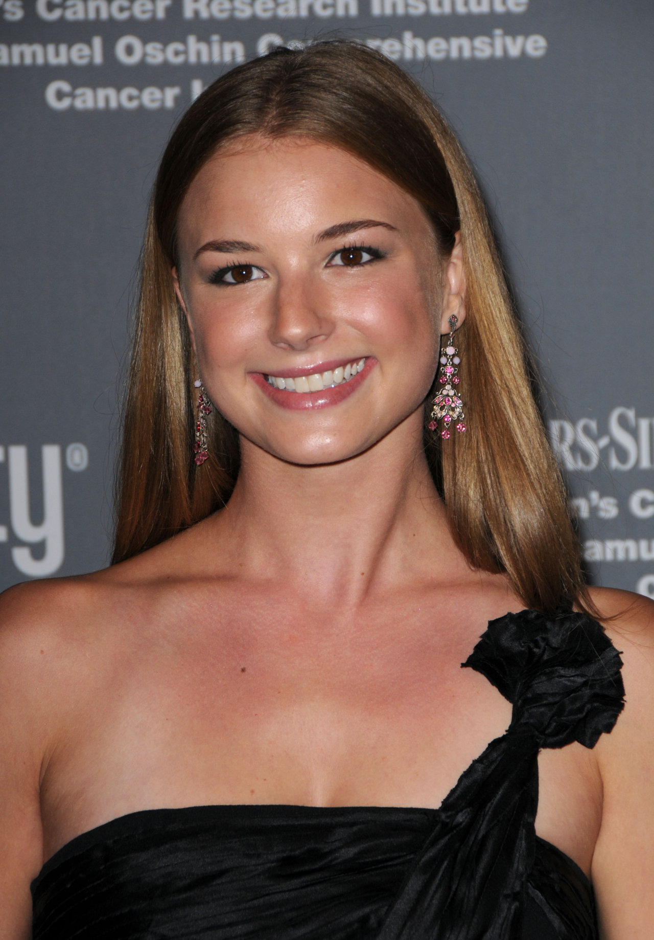 Emily VanCamp leaked wallpapers