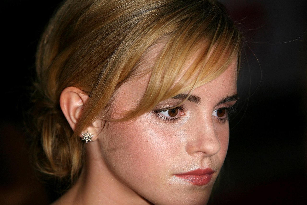 Emma Watson leaked wallpapers