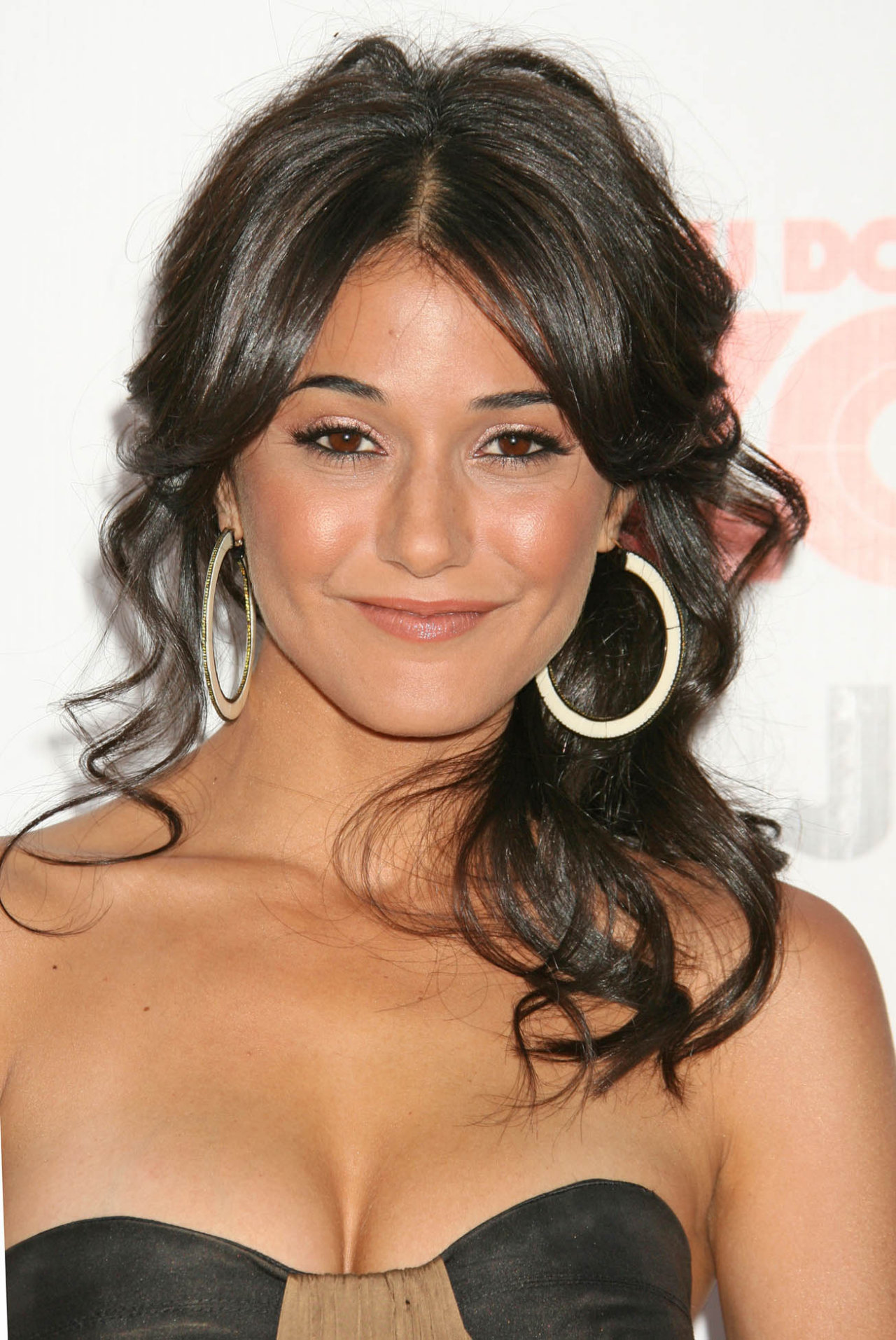 Emmanuelle Chriqui leaked wallpapers