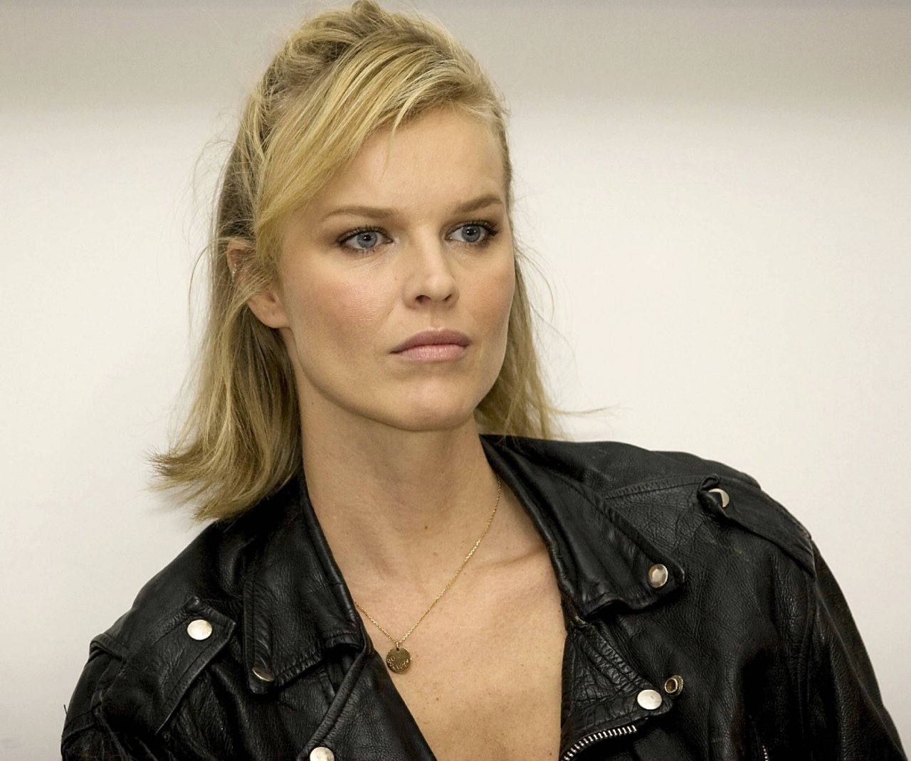 Eva Herzigova leaked wallpapers