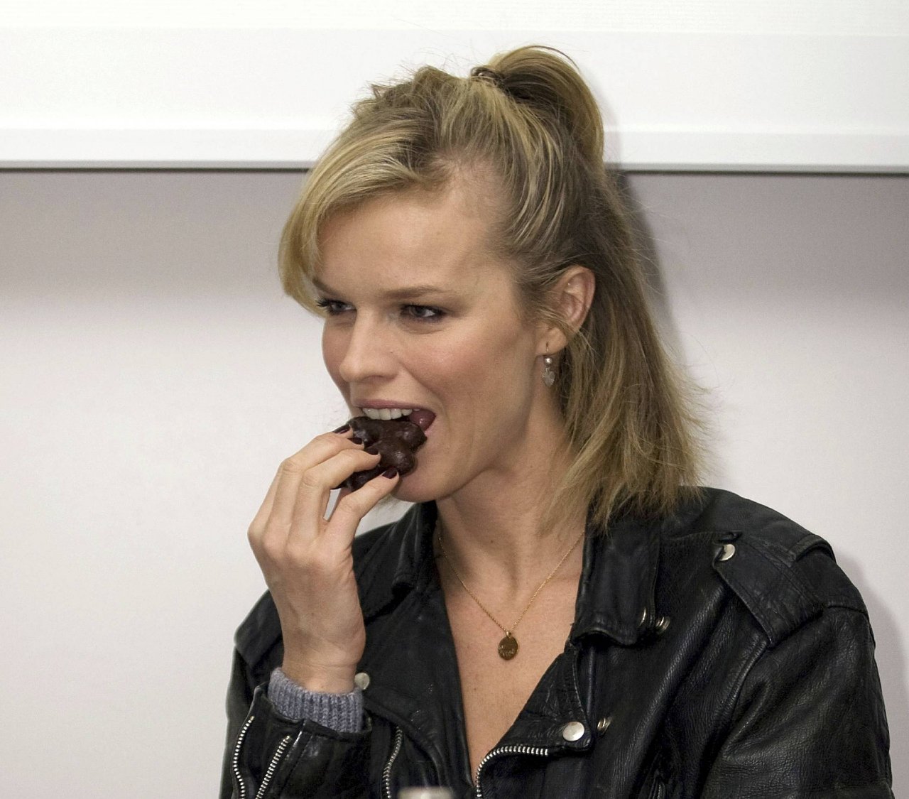 Eva Herzigova leaked wallpapers