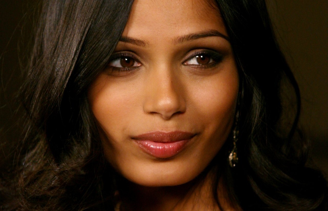 Freida Pinto leaked wallpapers