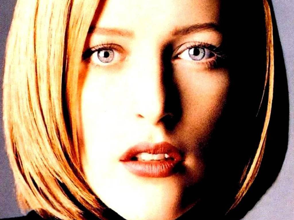 Gillian Anderson leaked wallpapers