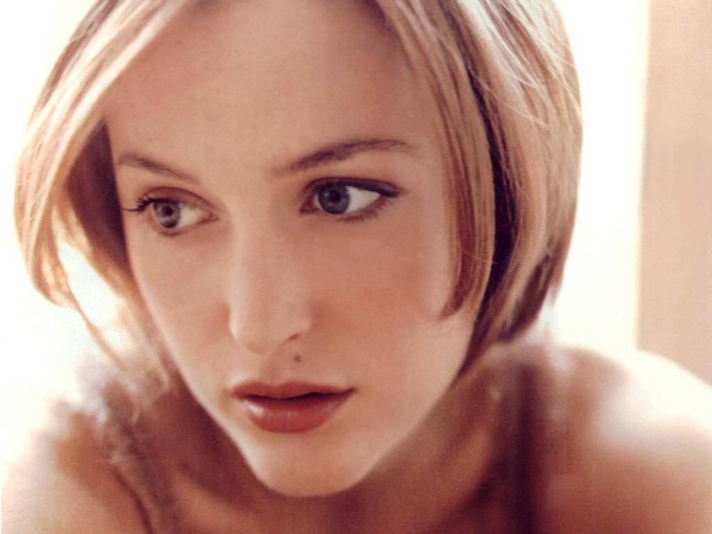 Gillian Anderson leaked wallpapers