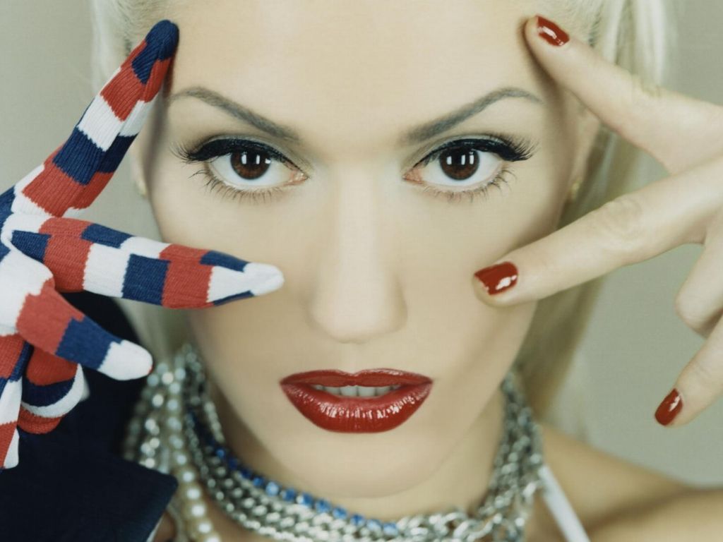 Gwen Stefani leaked wallpapers