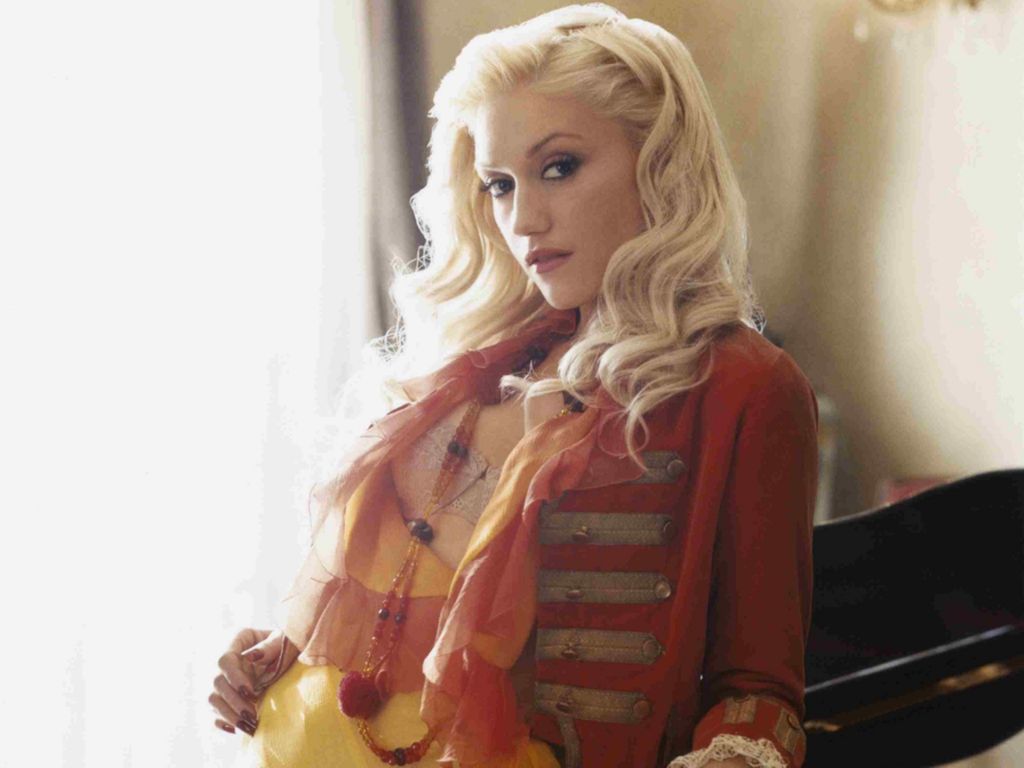 Gwen Stefani leaked wallpapers