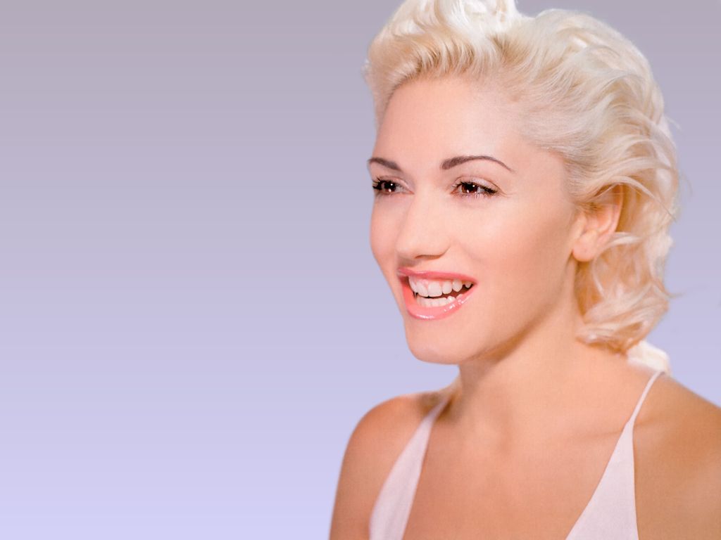 Gwen Stefani leaked wallpapers