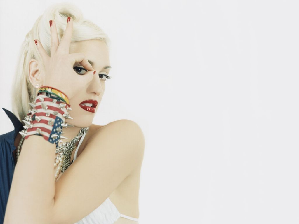 Gwen Stefani leaked wallpapers