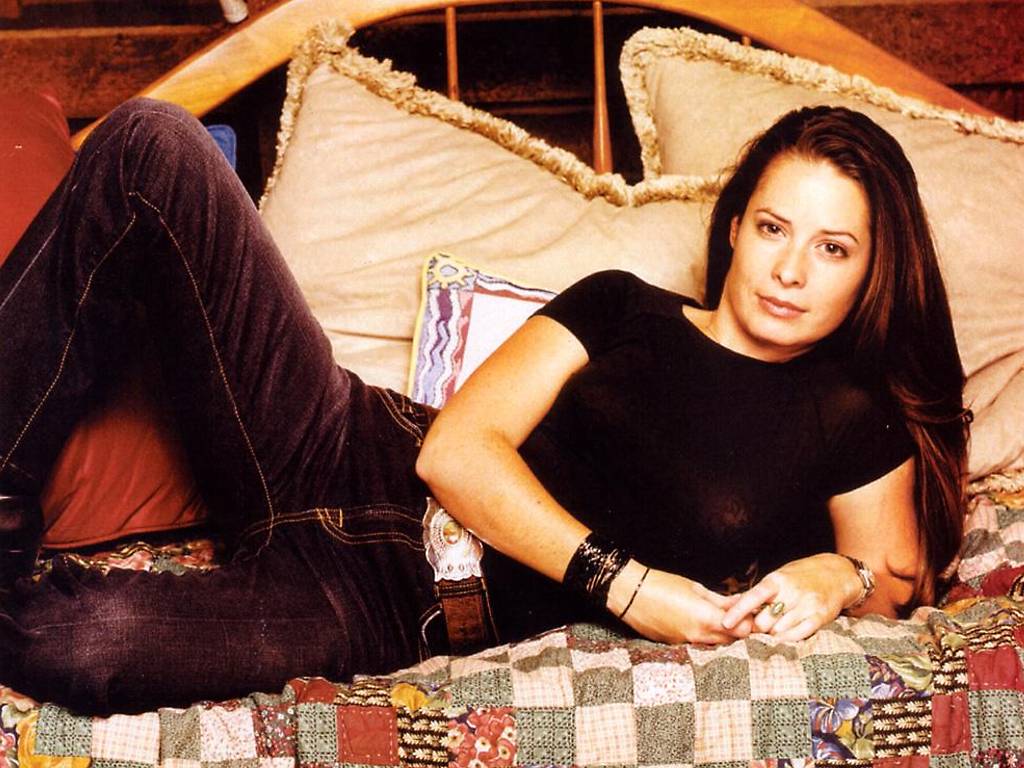 Holly Marie Combs leaked wallpapers