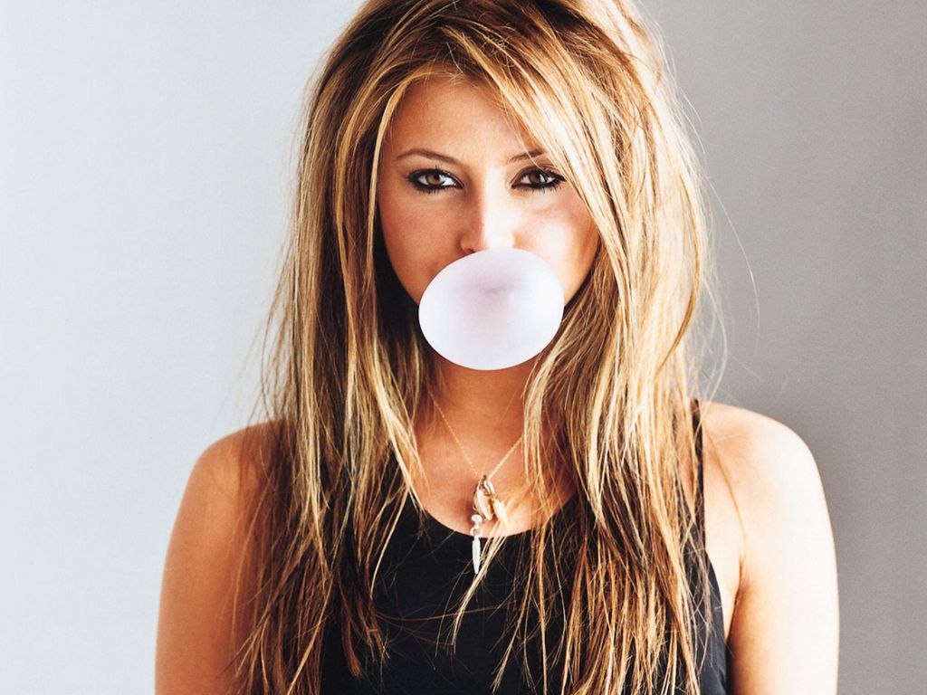 Holly Valance leaked wallpapers