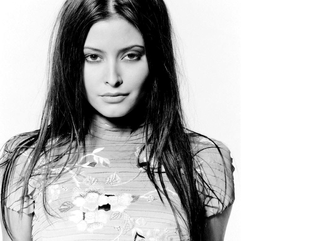 Holly Valance leaked wallpapers