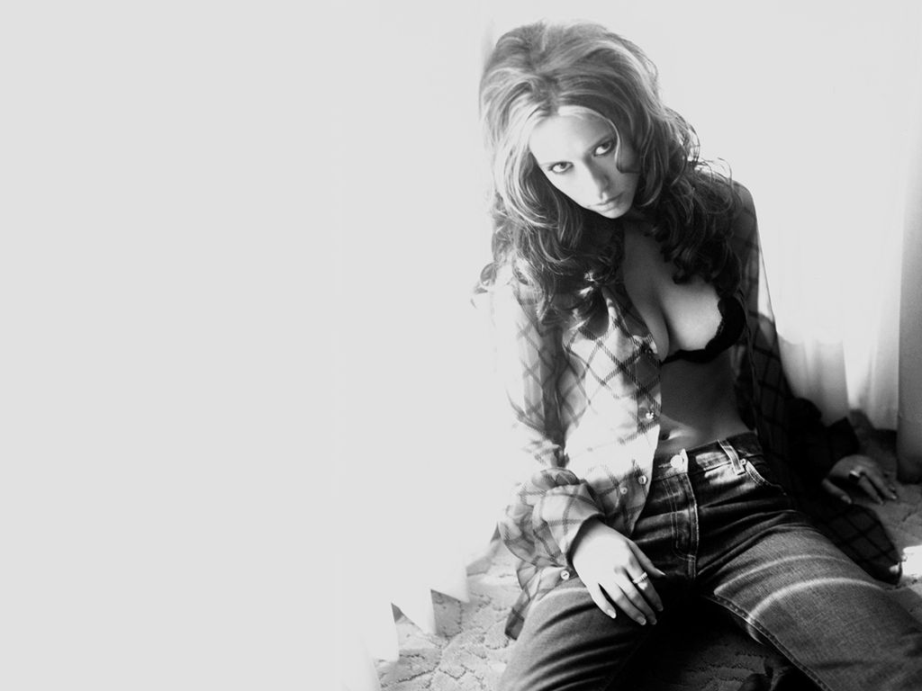 Jennifer Love Hewitt leaked wallpapers