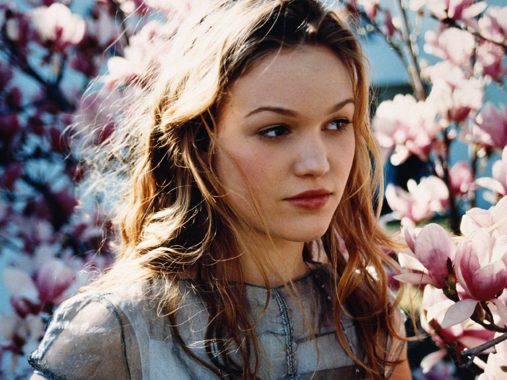 Julia Stiles leaked wallpapers