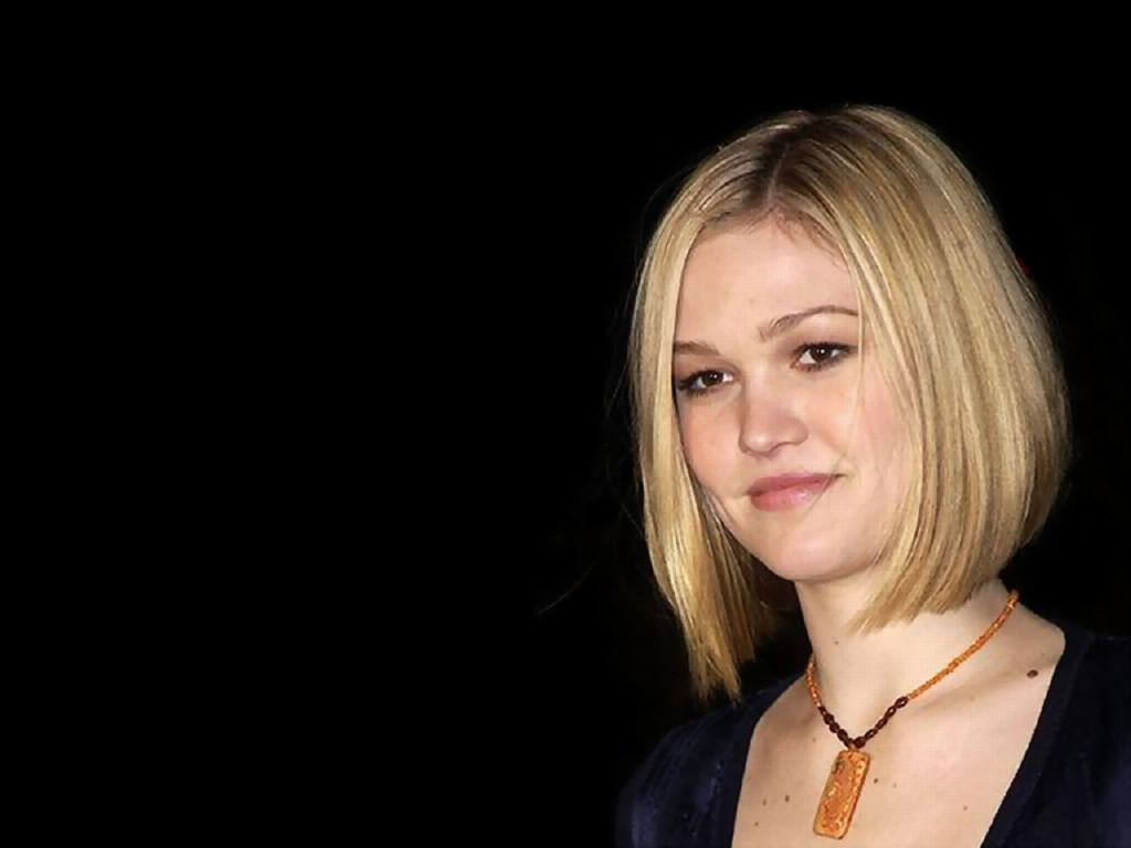 Julia Stiles leaked wallpapers