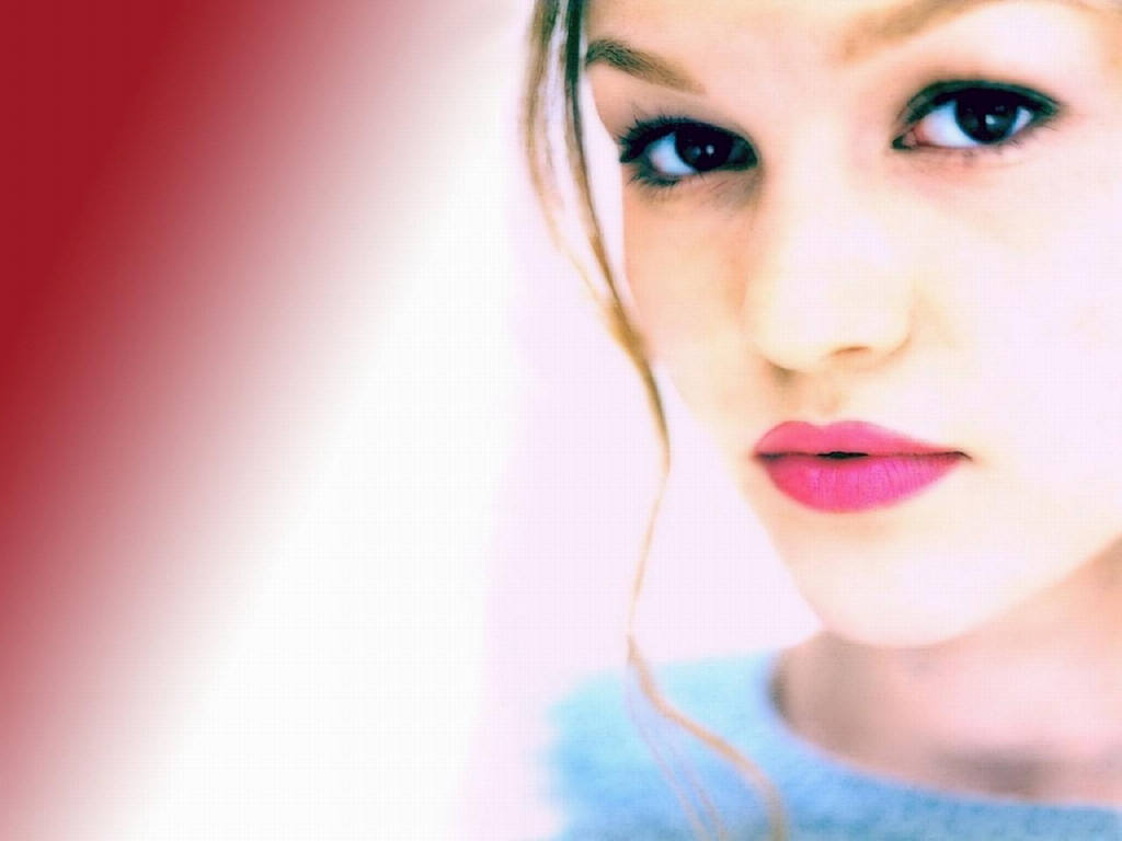 Julia Stiles leaked wallpapers