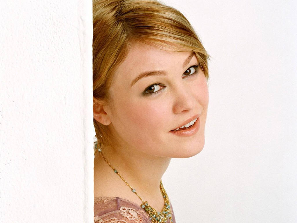 Julia Stiles leaked wallpapers