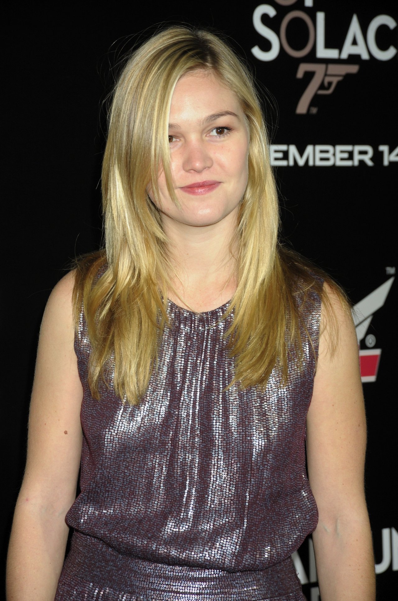 Julia Stiles leaked wallpapers