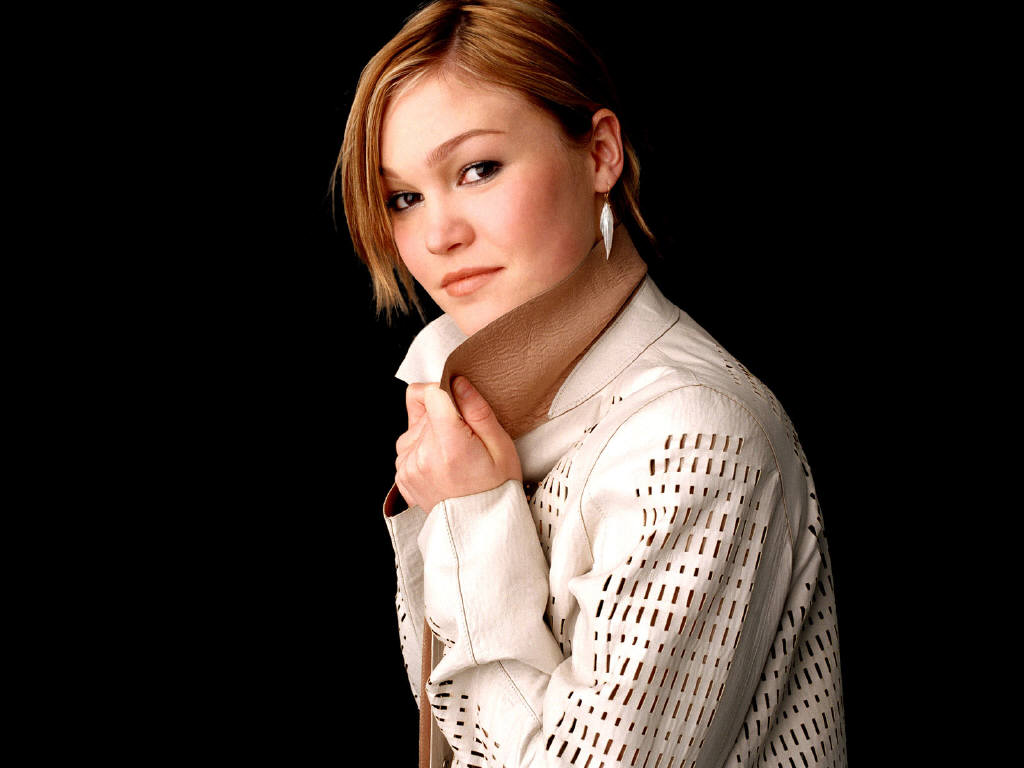 Julia Stiles leaked wallpapers