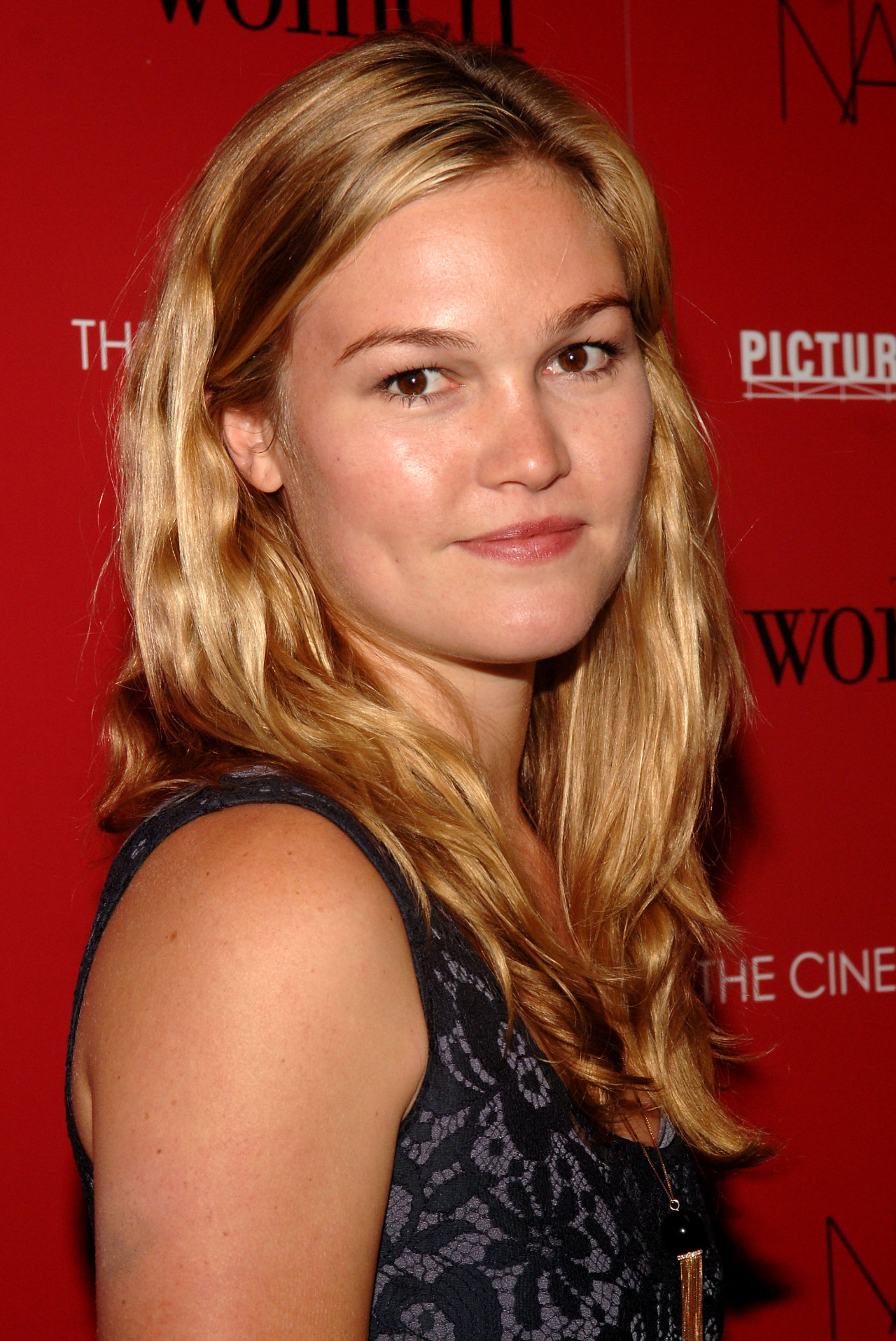 Julia Stiles leaked wallpapers