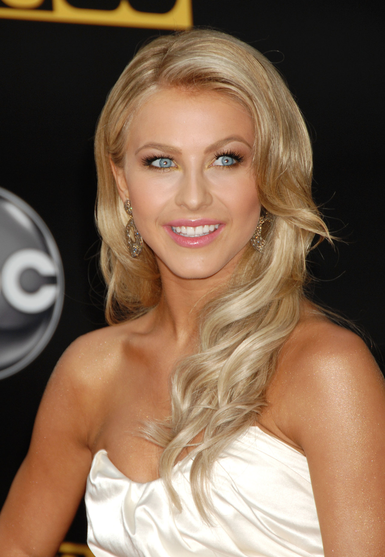 Julianne Hough leaked wallpapers