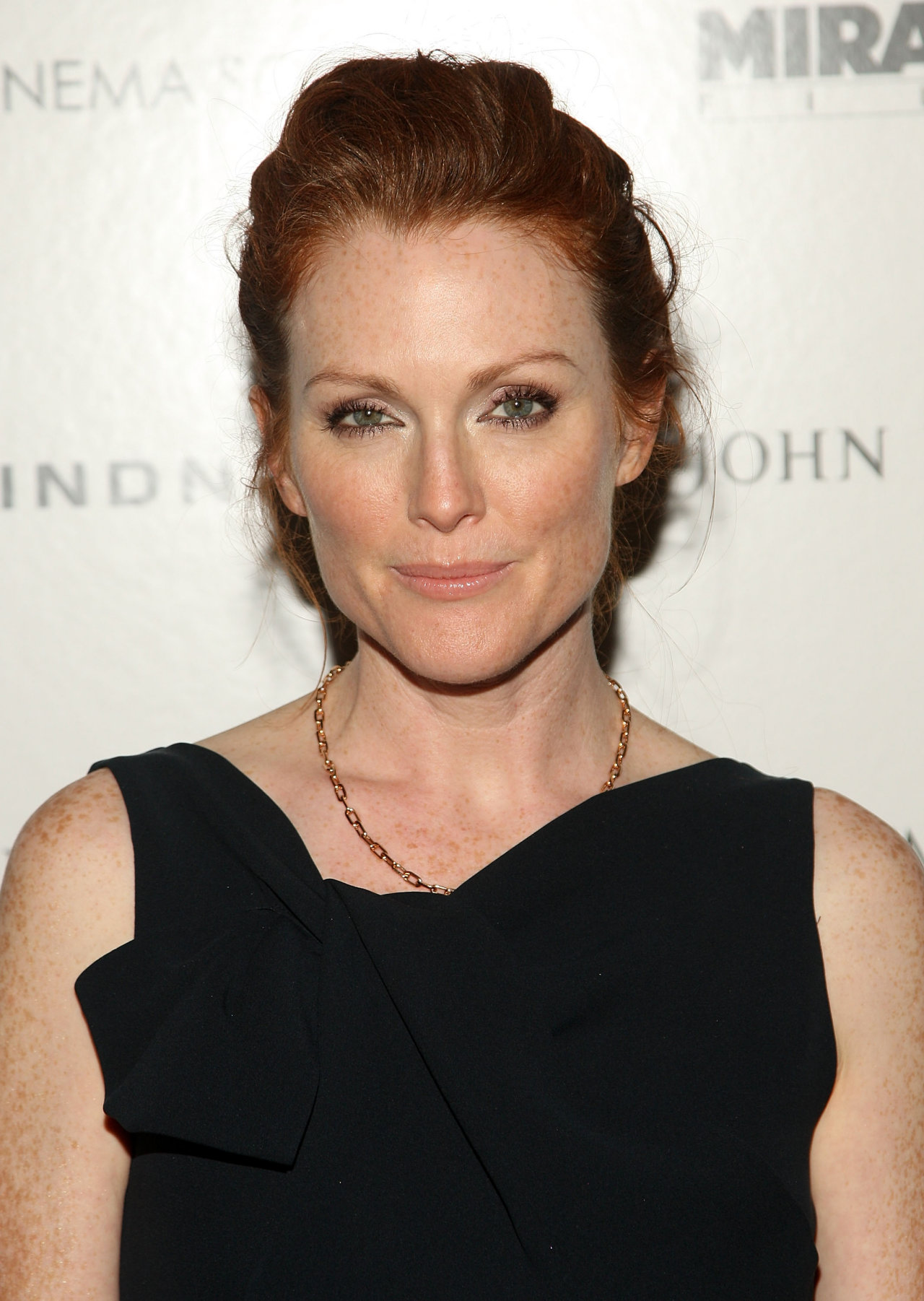 Julianne Moore leaked wallpapers