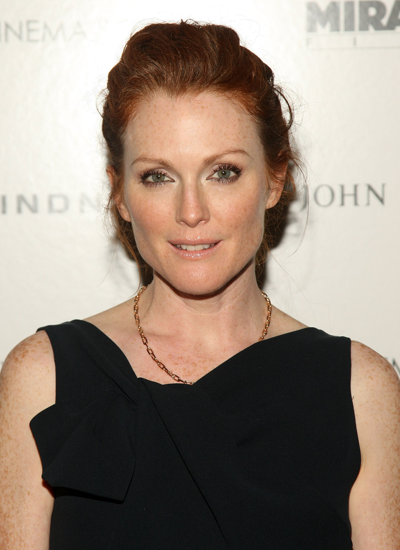 Julianne Moore leaked wallpapers