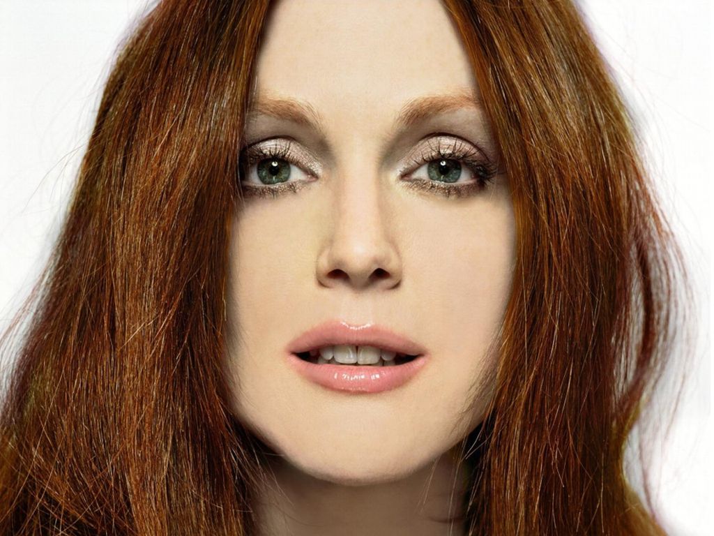 Julianne Moore leaked wallpapers