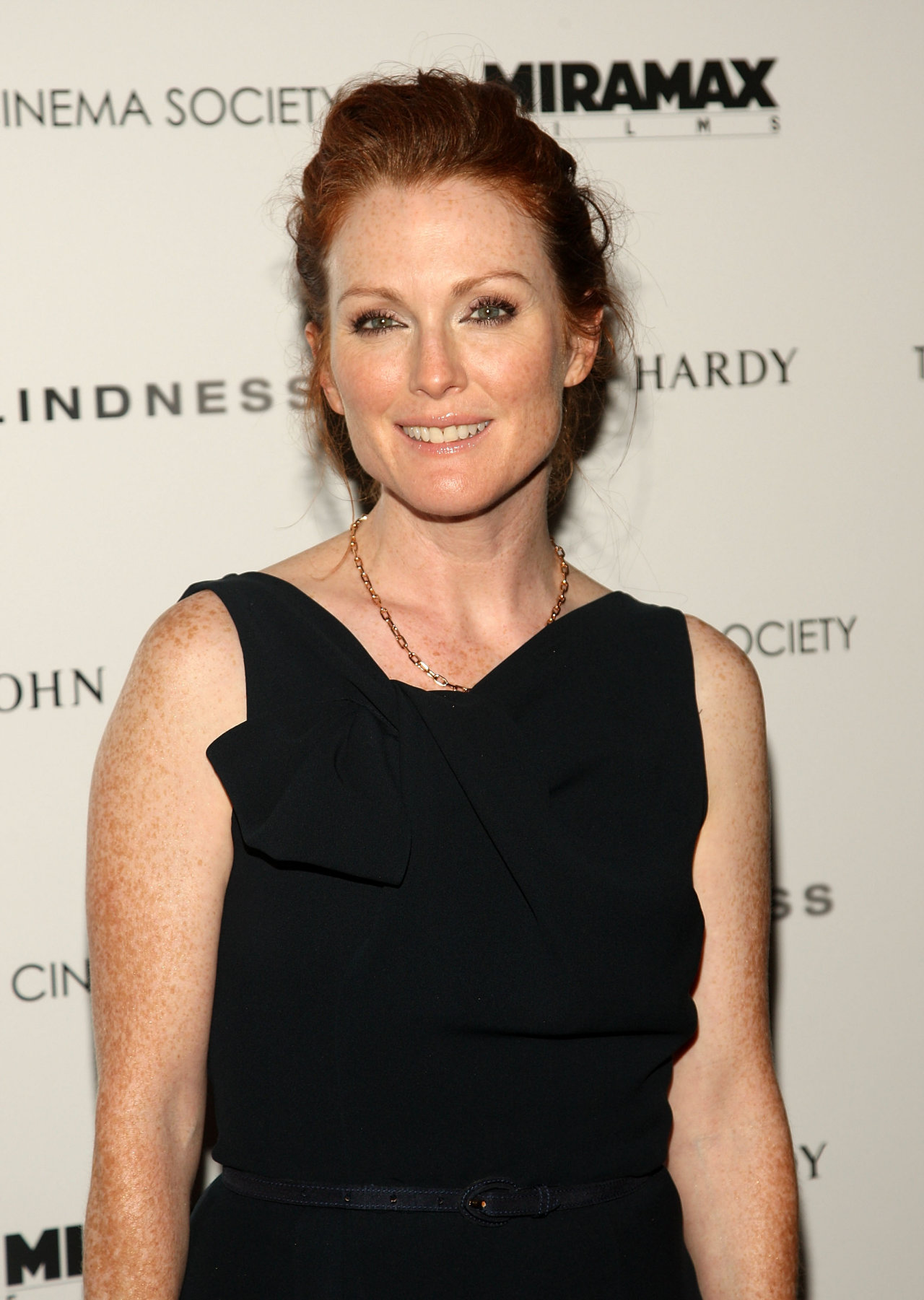 Julianne Moore leaked wallpapers