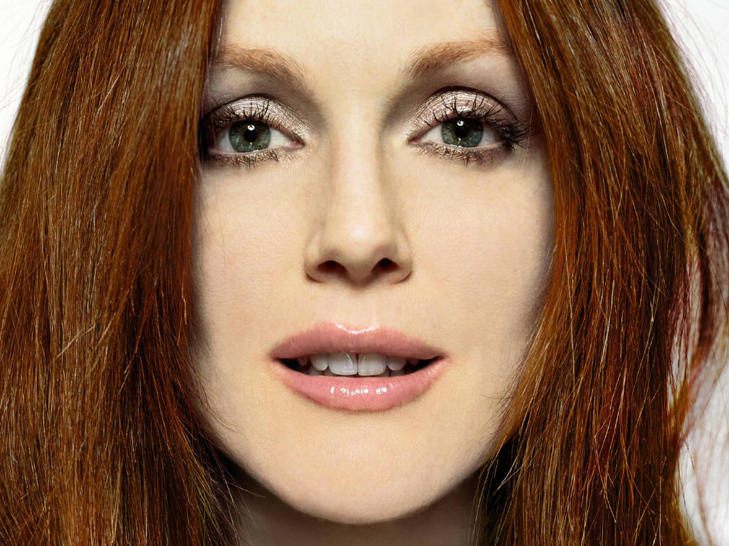 Julianne Moore leaked wallpapers