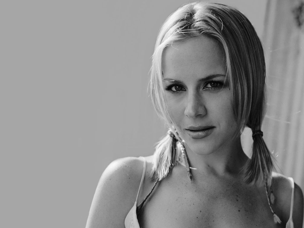 Julie Benz leaked wallpapers
