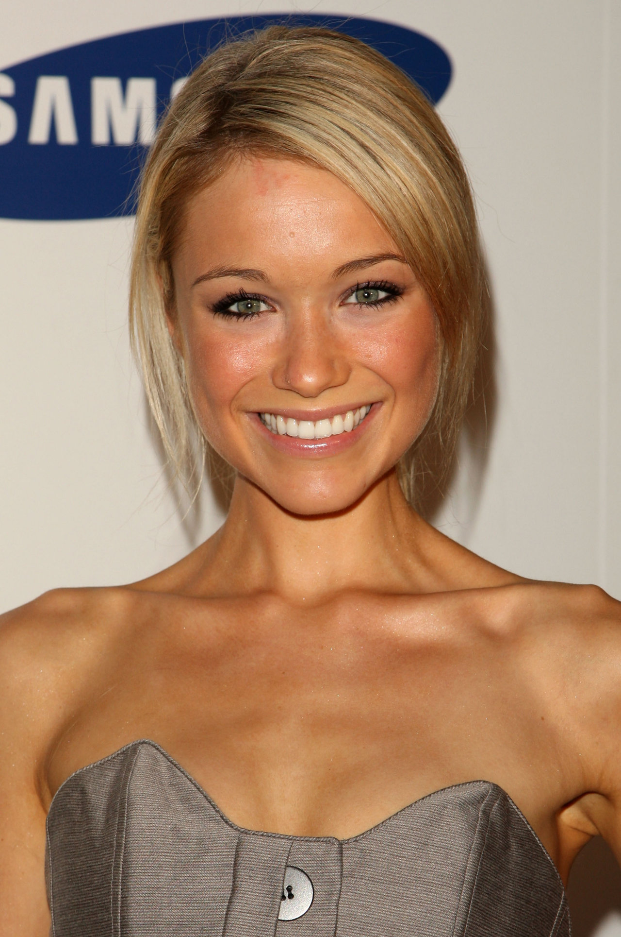 Katrina Bowden leaked wallpapers