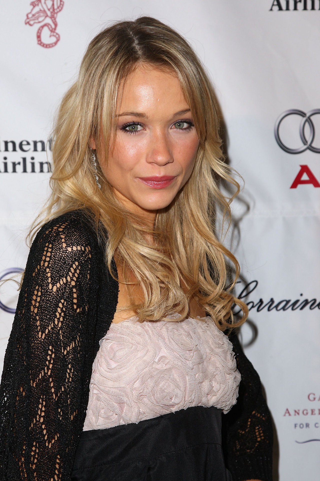 Katrina Bowden leaked wallpapers