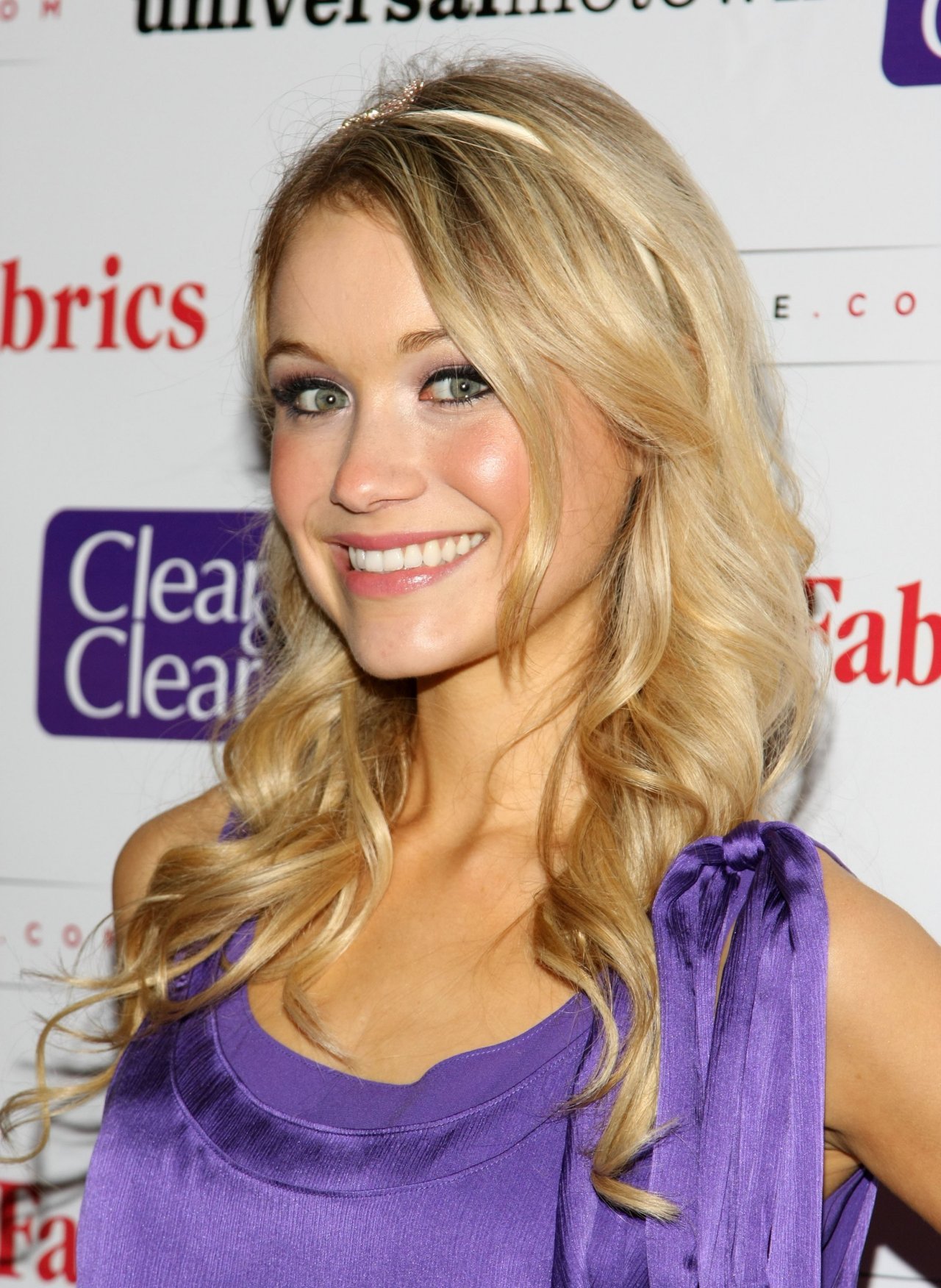 Katrina Bowden leaked wallpapers