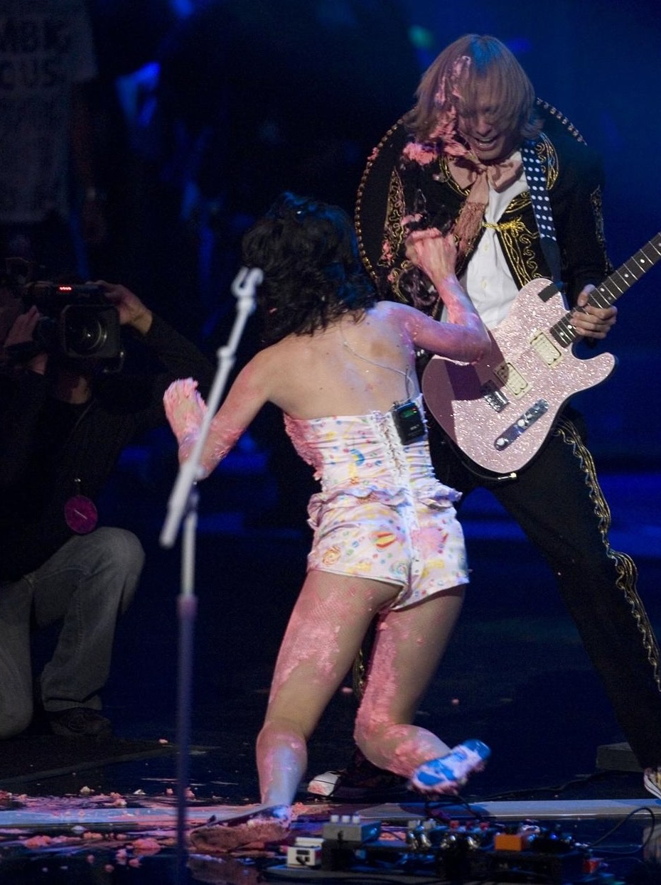 Katy Perry leaked wallpapers