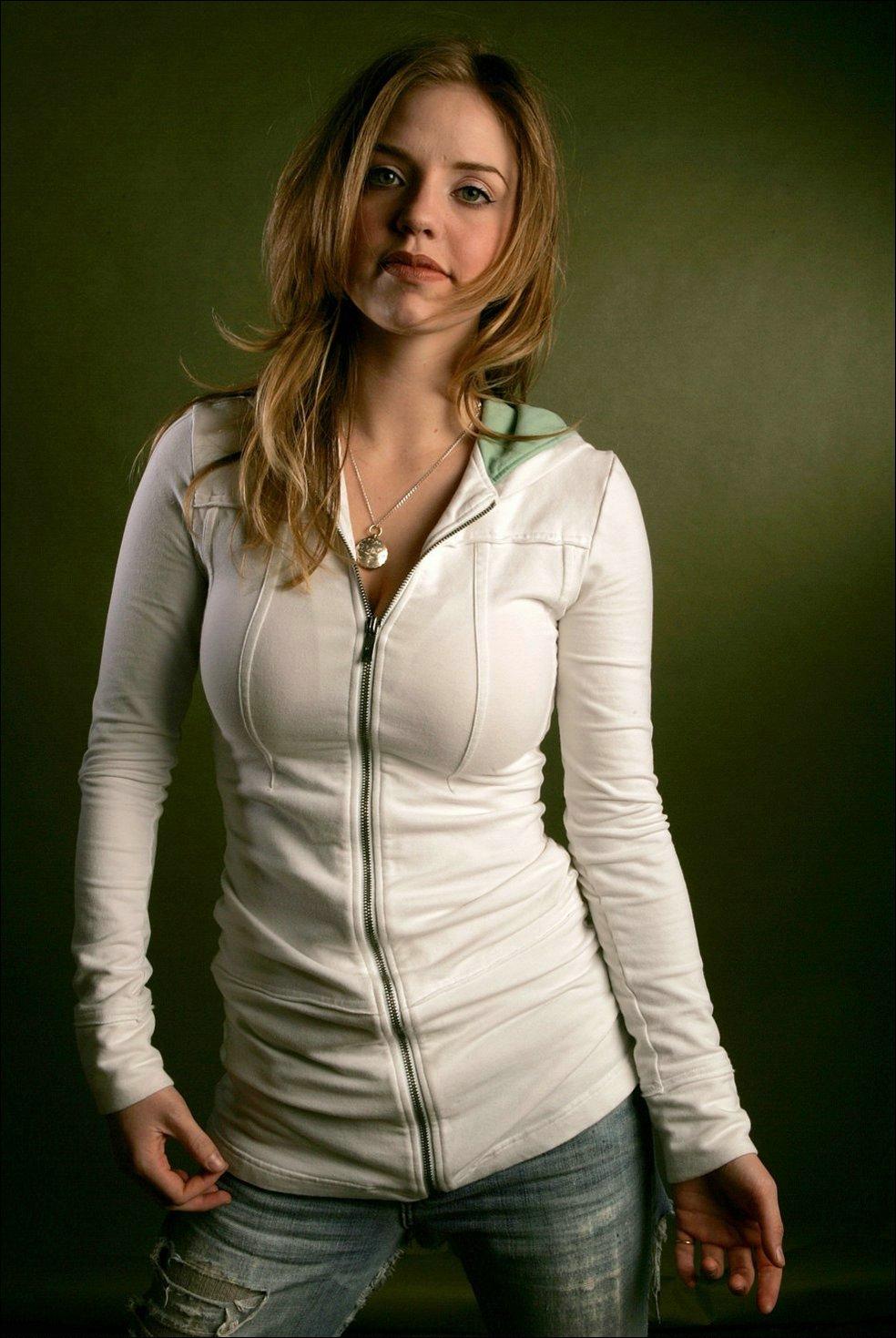 Kelli Garner leaked wallpapers