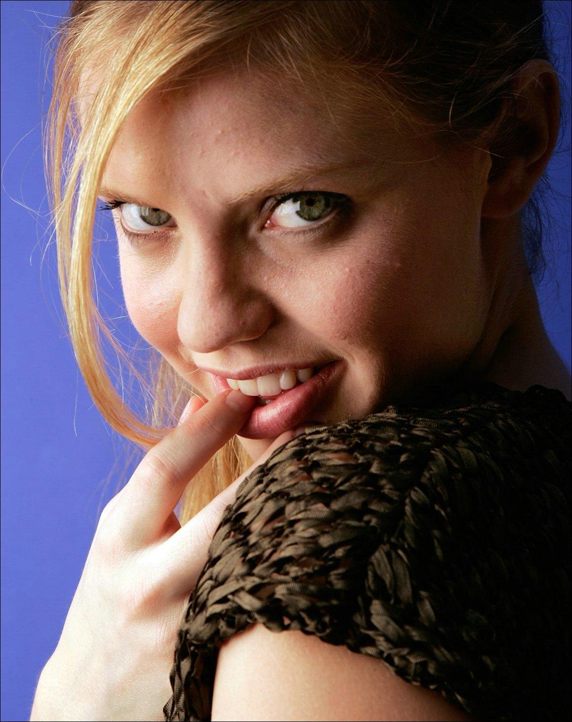 Kelli Garner leaked wallpapers