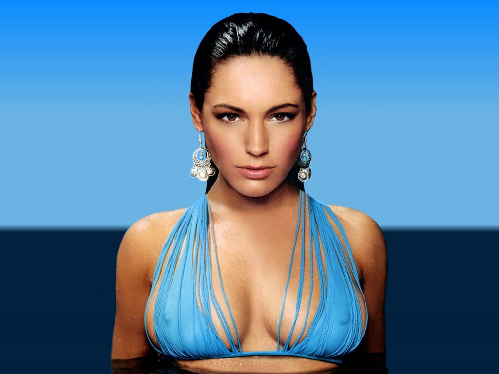 Kelly Brook leaked wallpapers