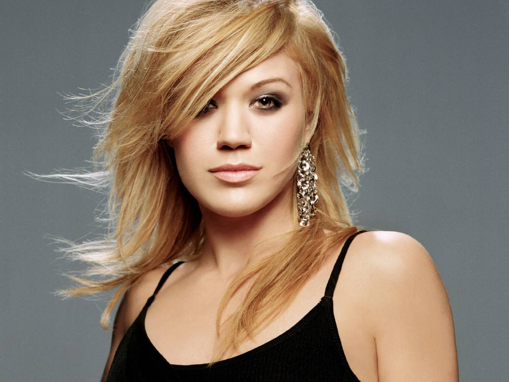 Kelly Clarkson leaked wallpapers