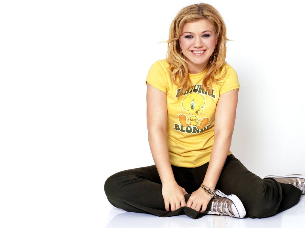 Kelly Clarkson leaked wallpapers