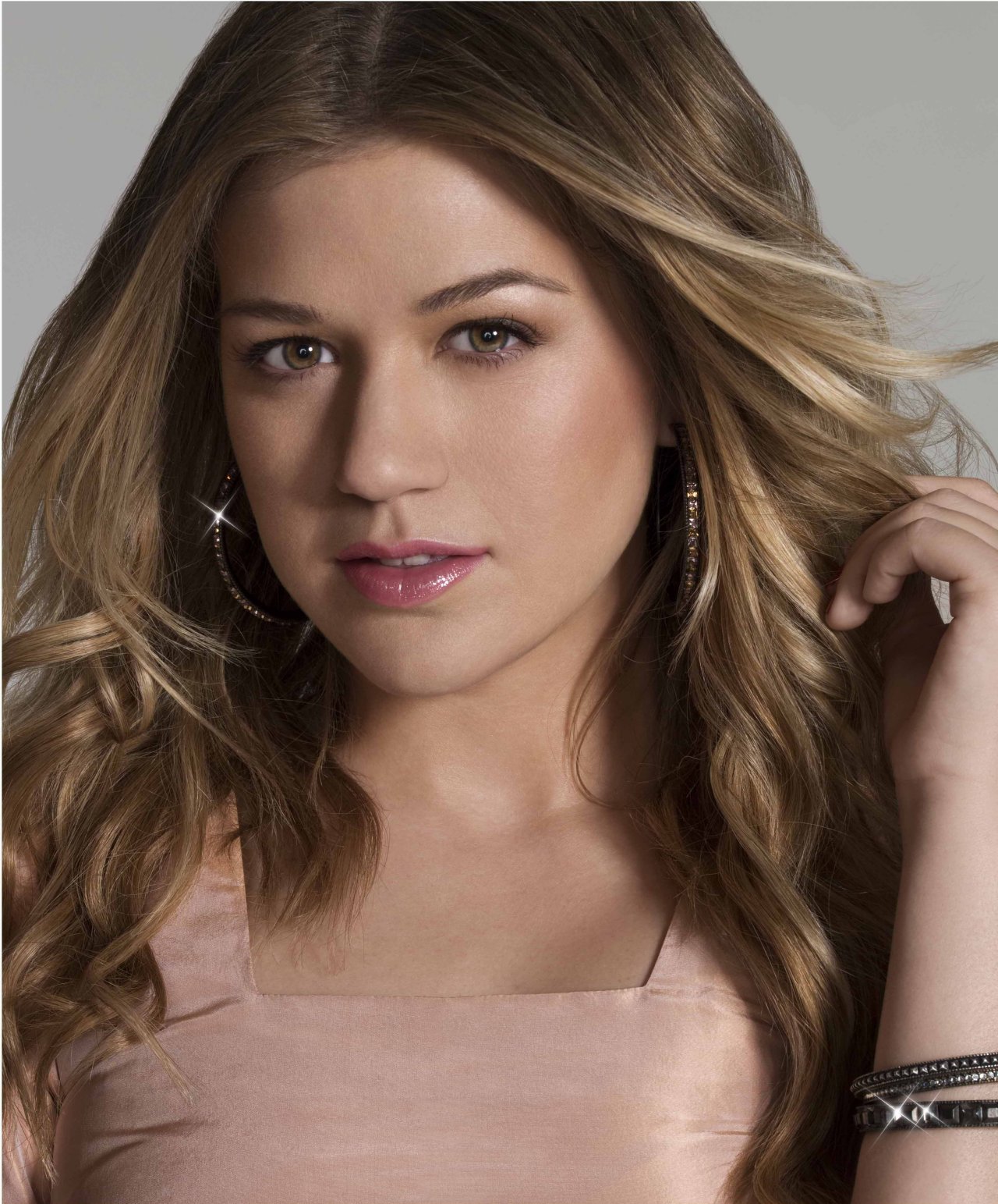 Kelly Clarkson leaked wallpapers