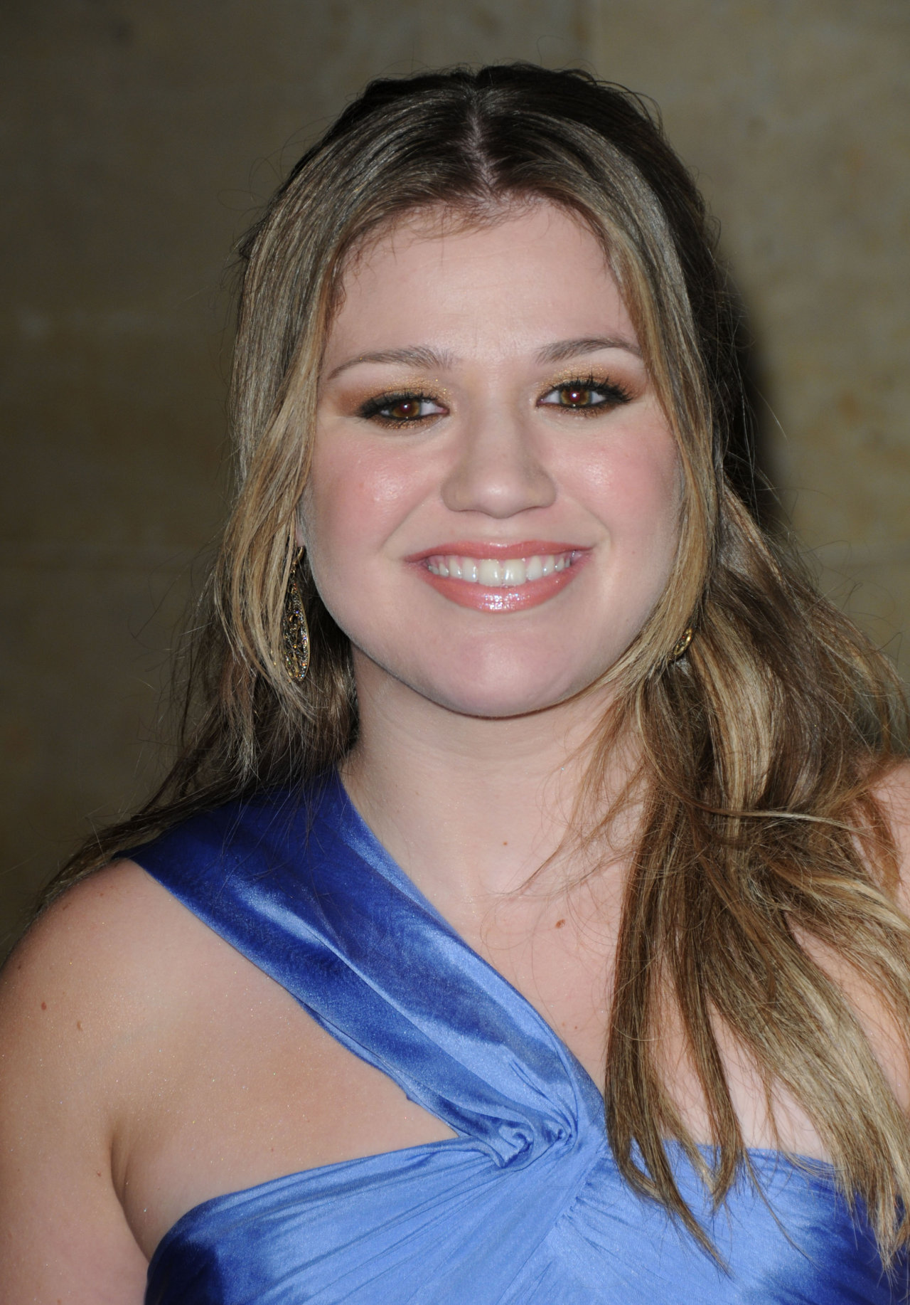 Kelly Clarkson leaked wallpapers