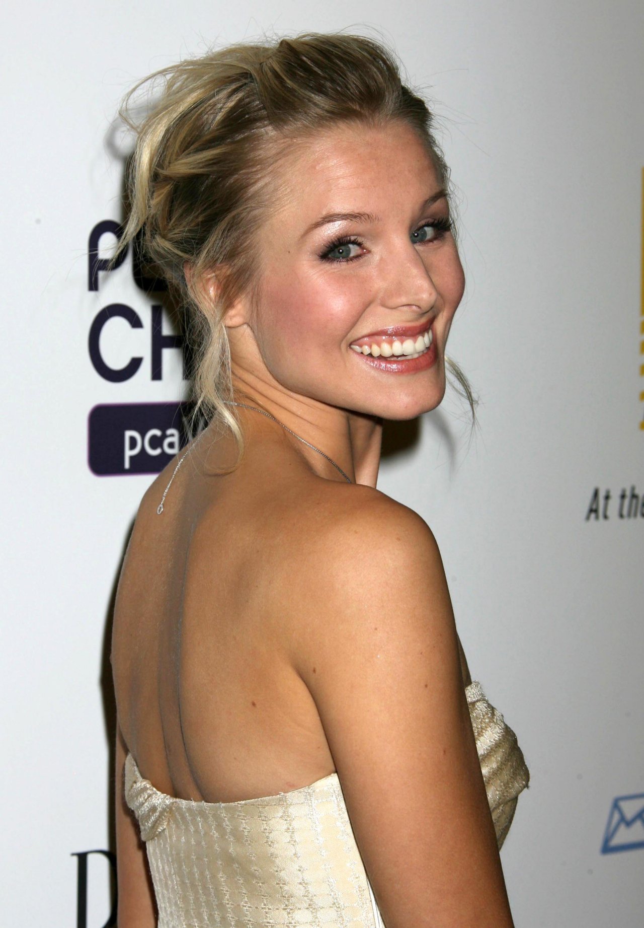 Kristen Bell leaked wallpapers