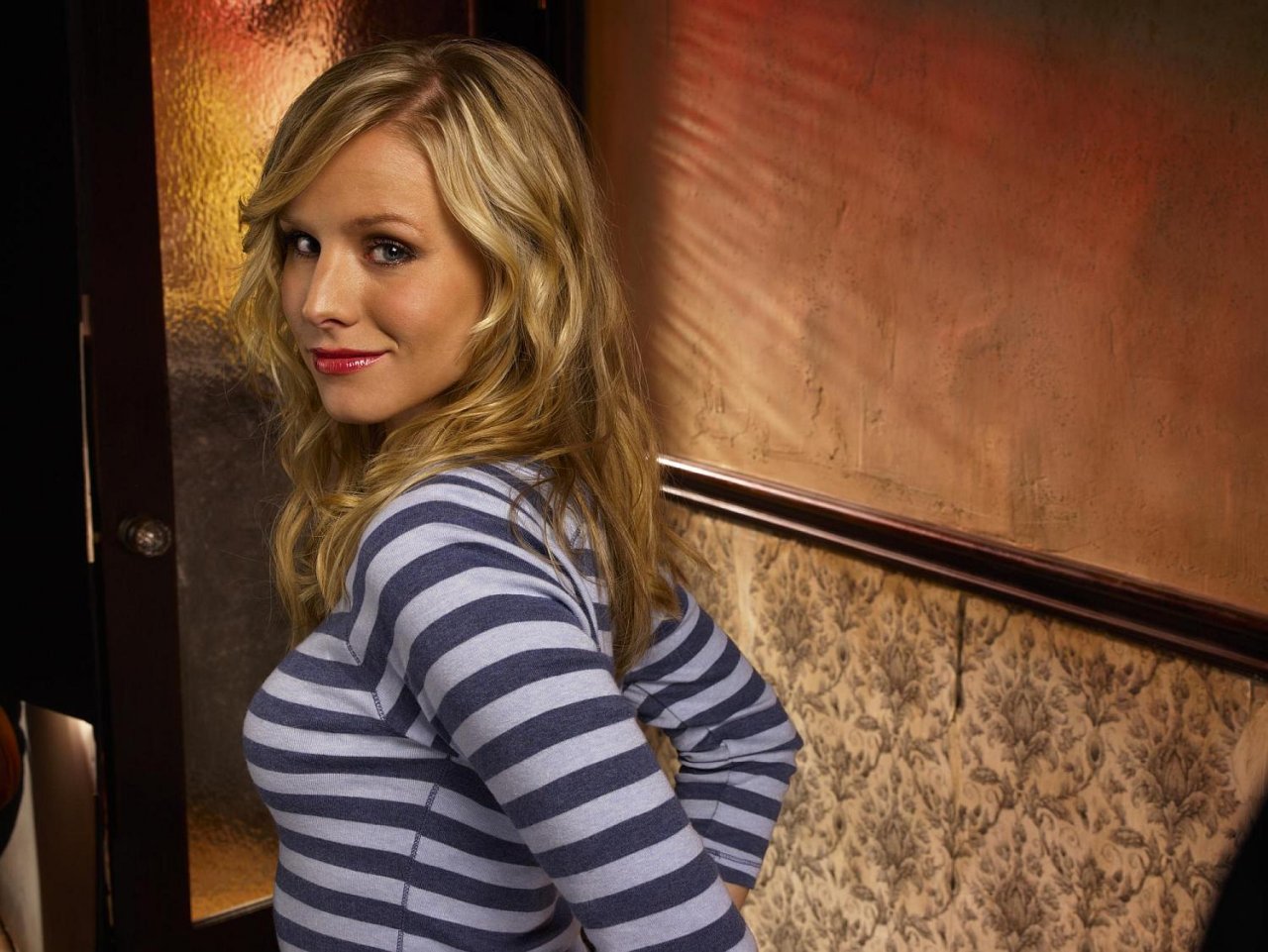 Kristen Bell leaked wallpapers