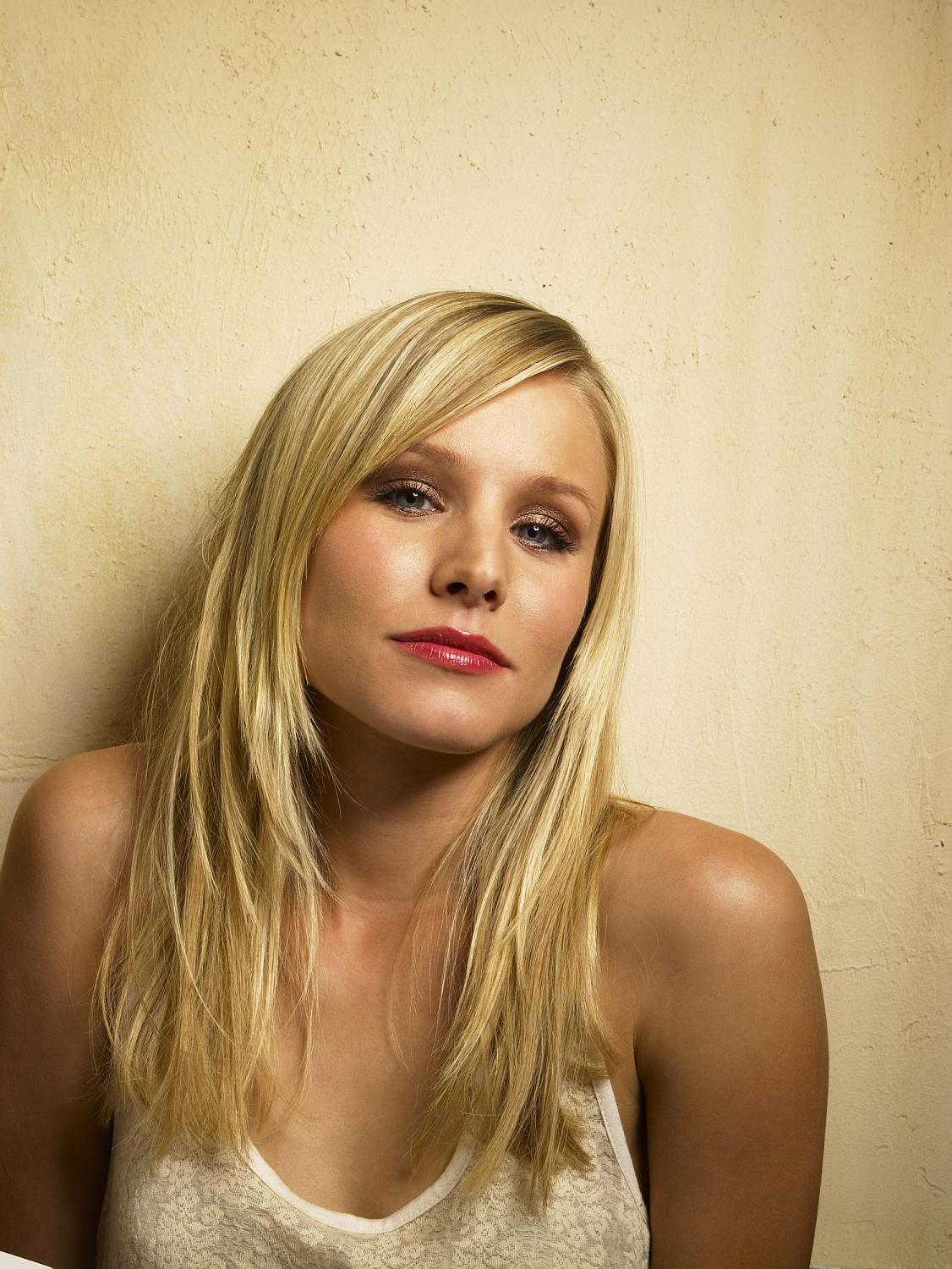 Kristen Bell leaked wallpapers