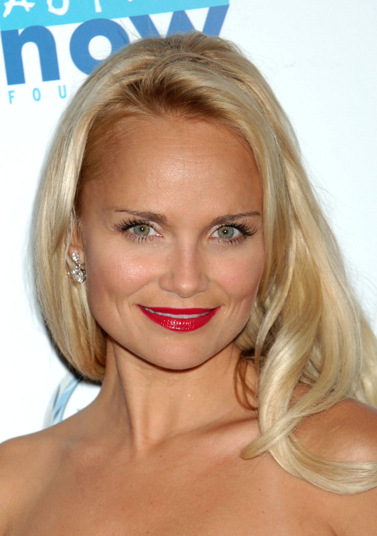 Kristin Chenoweth leaked wallpapers