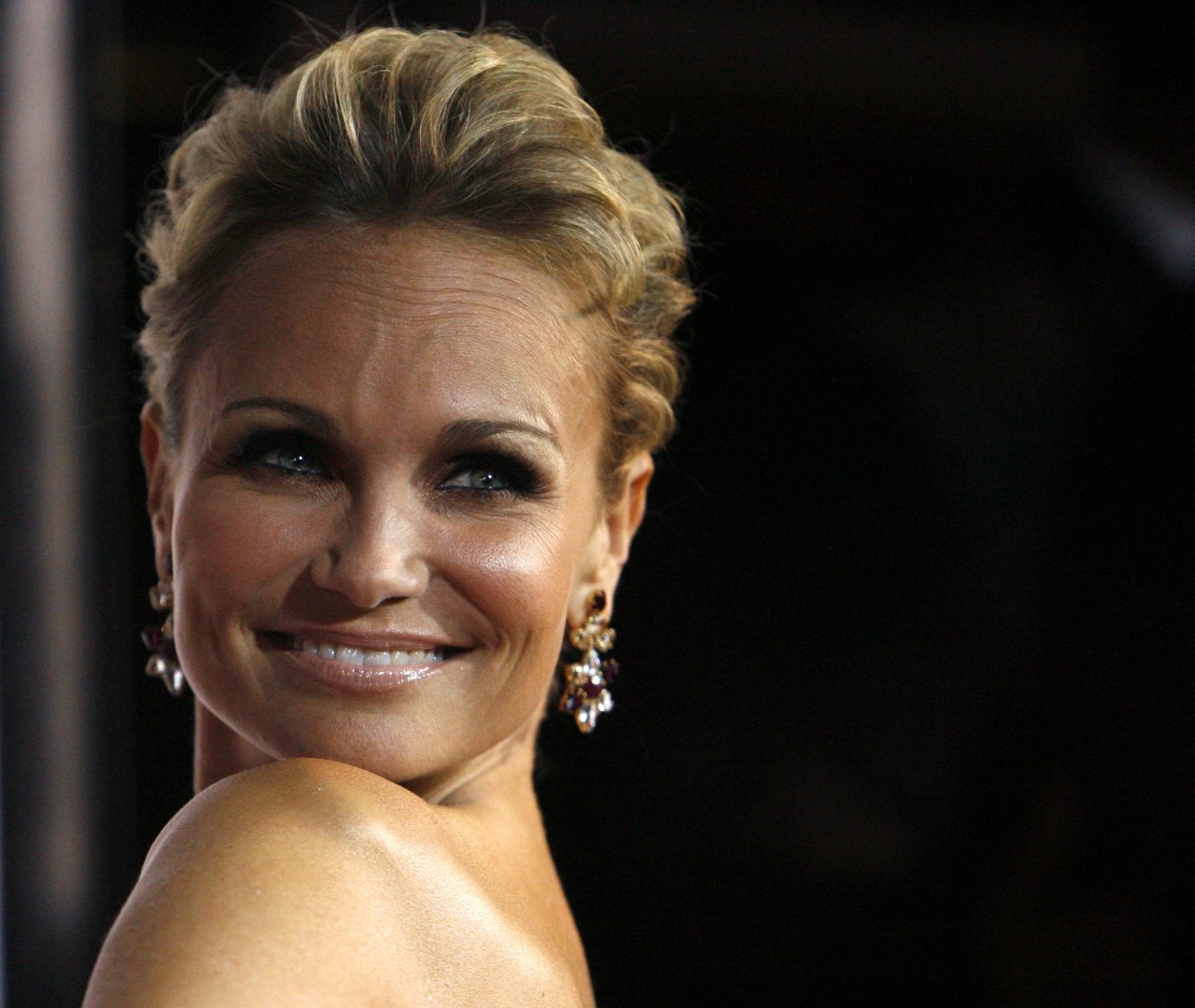 Kristin Chenoweth leaked wallpapers