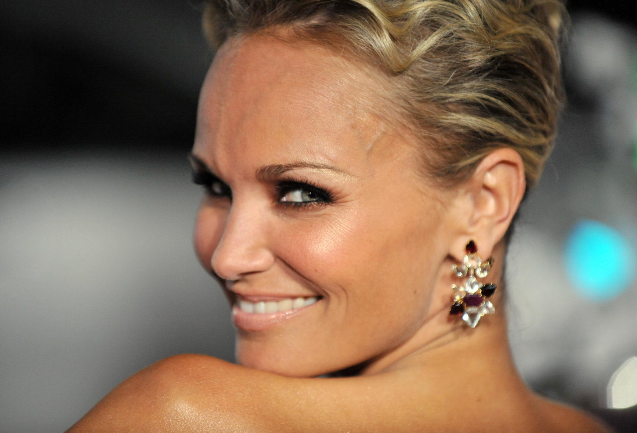 Kristin Chenoweth leaked wallpapers