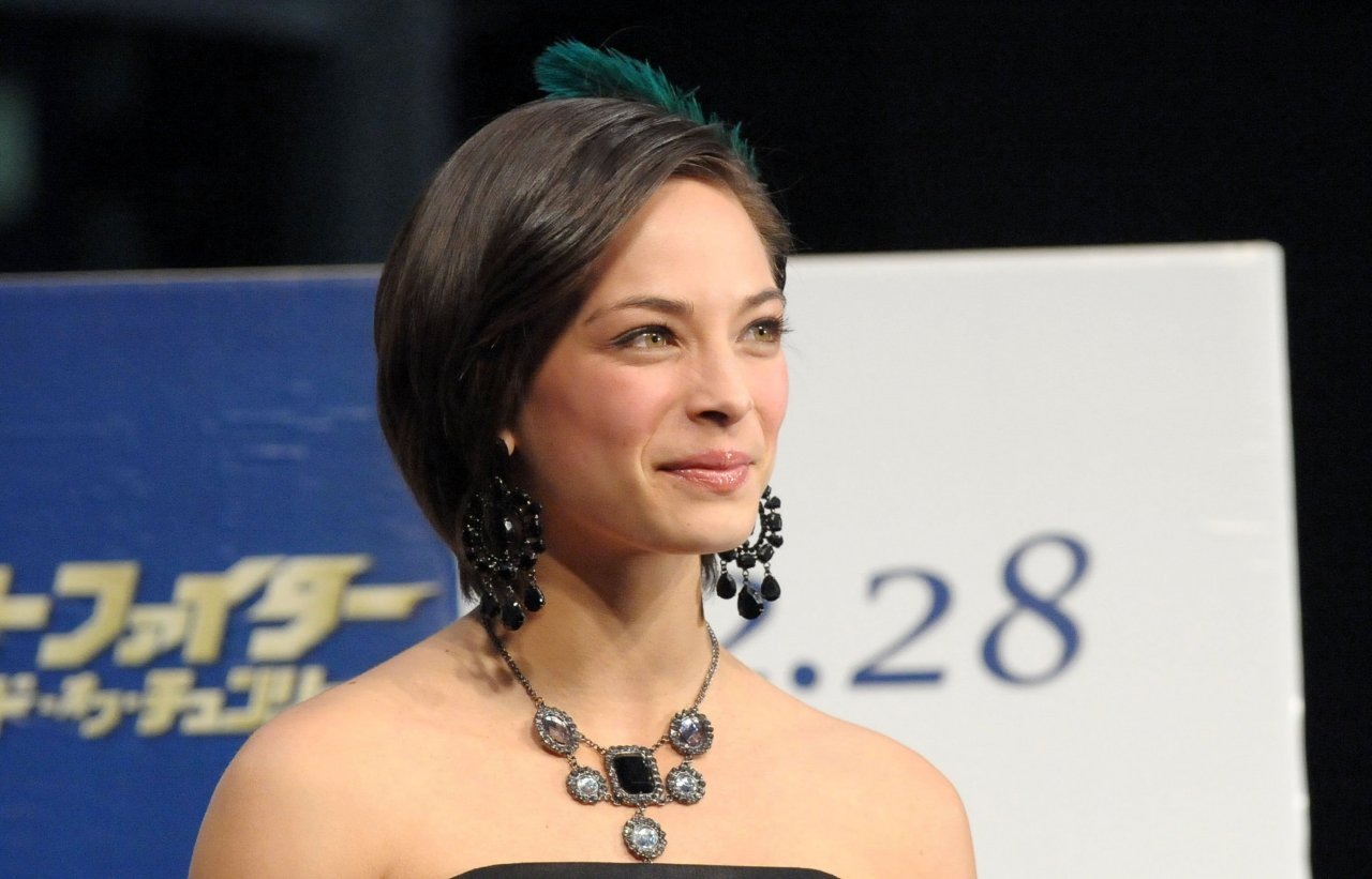 Kristin Kreuk leaked wallpapers