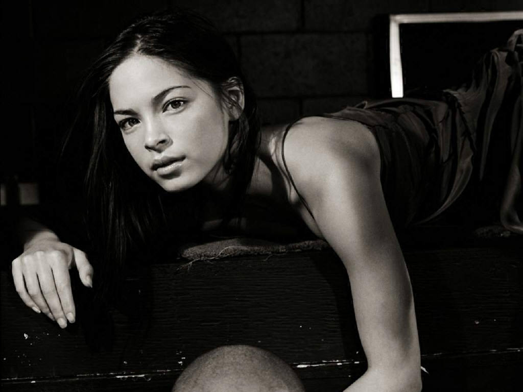 Kristin Kreuk leaked wallpapers