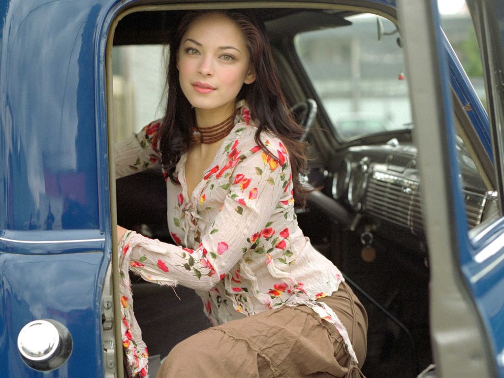 Kristin Kreuk leaked wallpapers